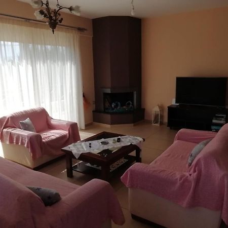 Rural 3-Bedroom House Kalamata Esterno foto